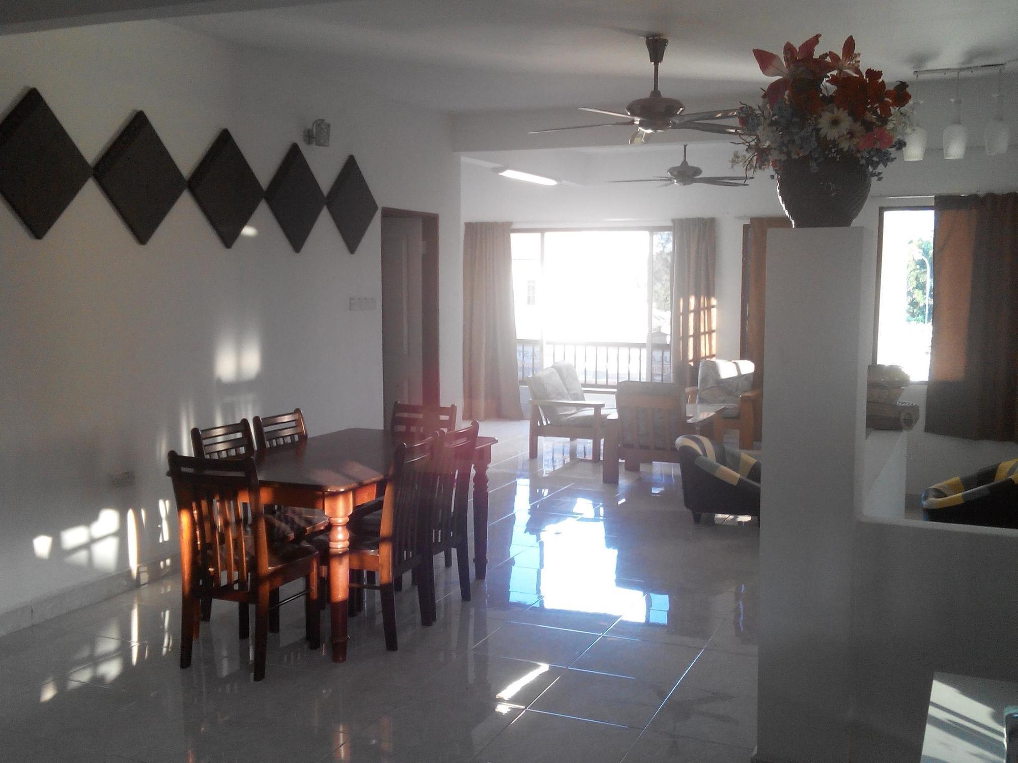 Formula One Bed And Breakfast F1 Sepang Klia Klia2 Kuala Lumpur International Airport Transit Нилай Экстерьер фото